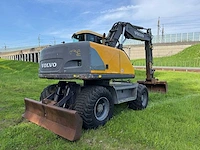 2001 volvo ew140 banden graafmachine - afbeelding 23 van  26
