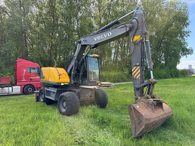 2001 volvo ew140 banden graafmachine - afbeelding 26 van  26