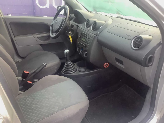 2002 - ford - fiesta - 1.4-16v first ed. - personenauto - afbeelding 8 van  12