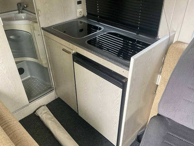 2002 - nissan - interstar 115.35-407 m - camper/kampeerwagen - afbeelding 17 van  44