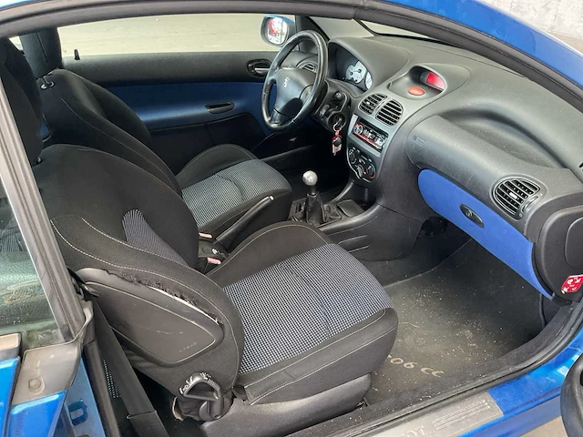 2002 - peugeot - 206 cc - 1.6-16v - personenauto - afbeelding 11 van  13
