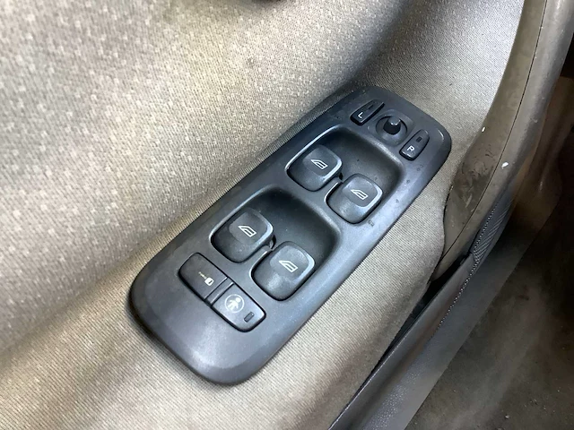 2002 - volvo - v70 - 2.4 - personenauto - afbeelding 3 van  13