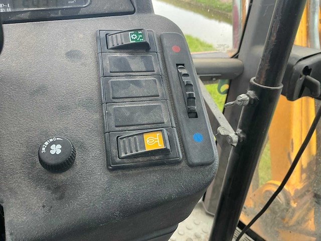 2002 case ih cs110 vierwielaangedreven landbouwtractor met herder mbk503ls maaiarm - afbeelding 51 van  68