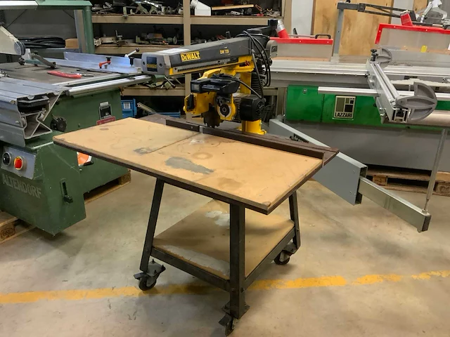 2002 de walt dw 720 radiaalafkortzaagmachine - afbeelding 1 van  7