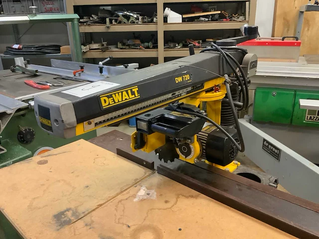 2002 de walt dw 720 radiaalafkortzaagmachine - afbeelding 2 van  7