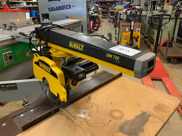 2002 de walt dw 720 radiaalafkortzaagmachine - afbeelding 4 van  7