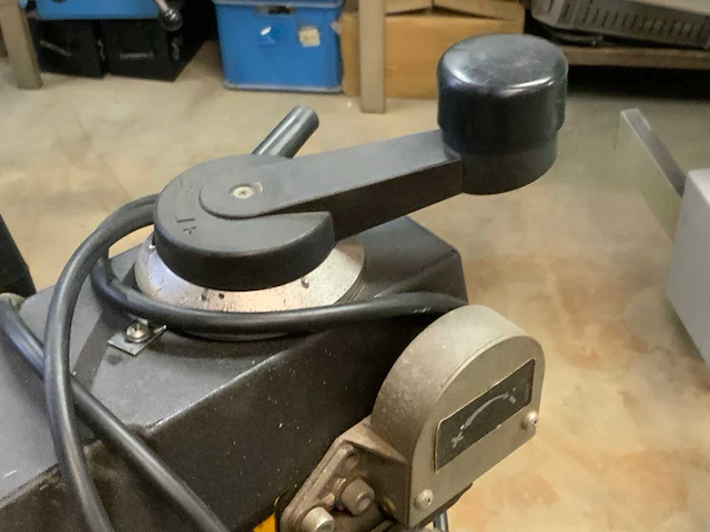 2002 de walt dw 720 radiaalafkortzaagmachine - afbeelding 7 van  7