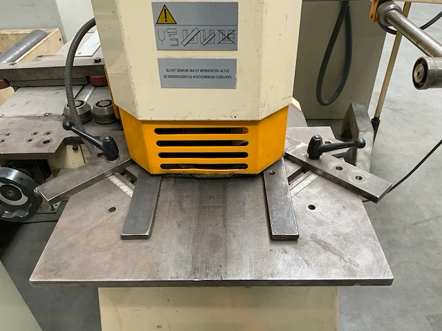 2002 geka hydracrop 80/sd gecombineerde pons / knipmachine - afbeelding 4 van  16