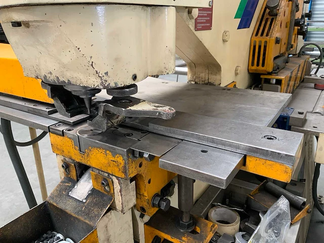 2002 geka hydracrop 80/sd gecombineerde pons / knipmachine - afbeelding 11 van  16