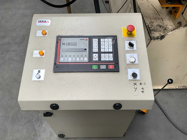 2002 geka hydracrop 80/sd gecombineerde pons / knipmachine - afbeelding 13 van  16