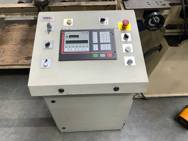 2002 geka hydracrop 80/sd gecombineerde pons / knipmachine - afbeelding 16 van  16