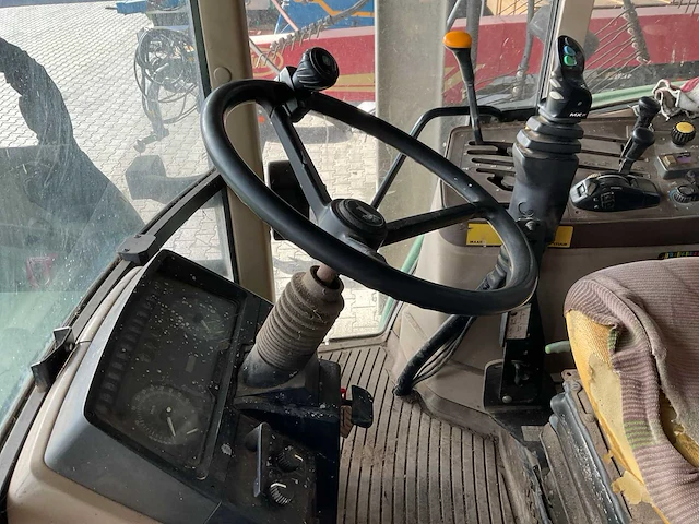 2002 john deere 6310 vierwielaangedreven landbouwtractor - afbeelding 8 van  19