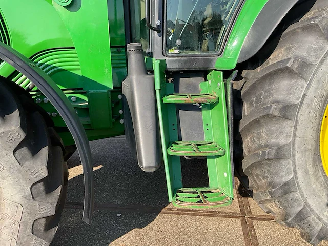 2002 john deere 6820 vierwielaangedreven landbouwtractor met voorlader - afbeelding 4 van  51