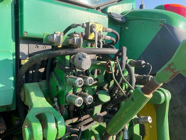 2002 john deere 6820 vierwielaangedreven landbouwtractor met voorlader - afbeelding 14 van  51