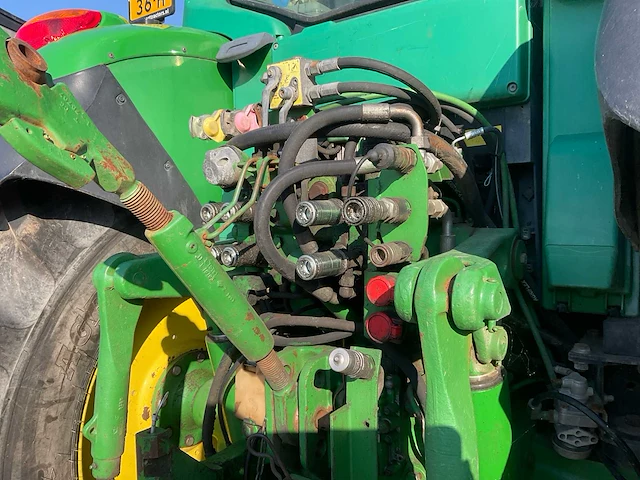 2002 john deere 6820 vierwielaangedreven landbouwtractor met voorlader - afbeelding 15 van  51