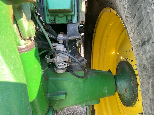 2002 john deere 6820 vierwielaangedreven landbouwtractor met voorlader - afbeelding 16 van  51
