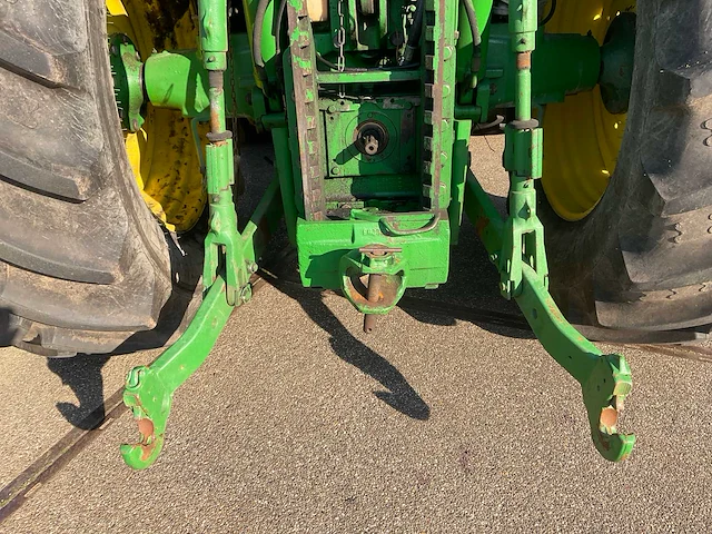 2002 john deere 6820 vierwielaangedreven landbouwtractor met voorlader - afbeelding 17 van  51