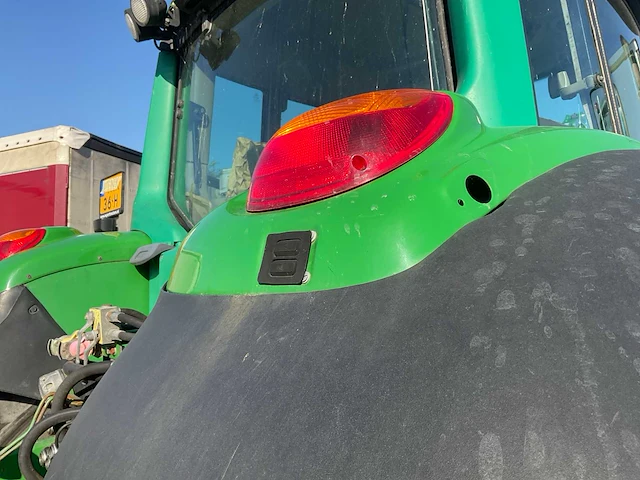 2002 john deere 6820 vierwielaangedreven landbouwtractor met voorlader - afbeelding 18 van  51