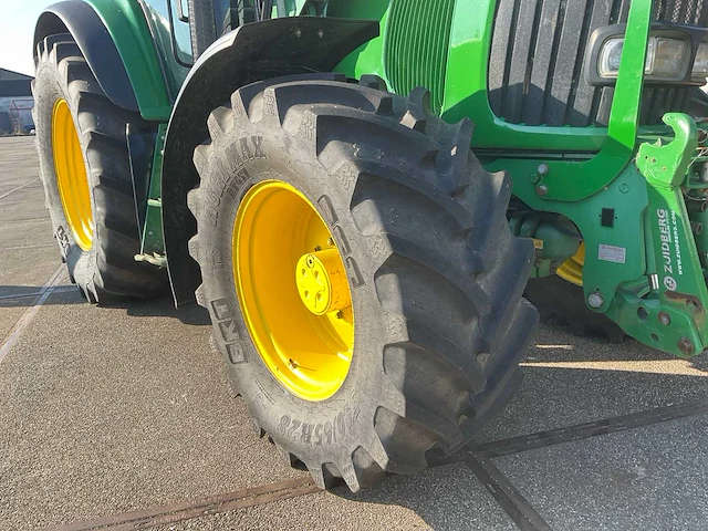 2002 john deere 6820 vierwielaangedreven landbouwtractor met voorlader - afbeelding 22 van  51