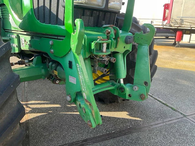 2002 john deere 6820 vierwielaangedreven landbouwtractor met voorlader - afbeelding 24 van  51