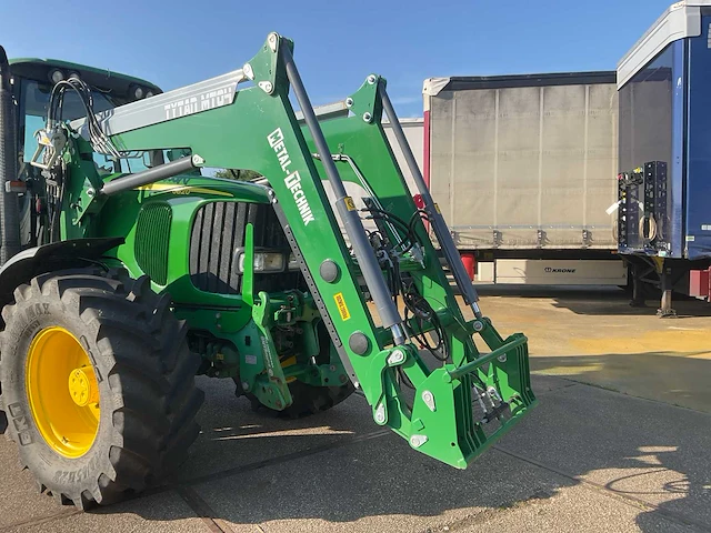 2002 john deere 6820 vierwielaangedreven landbouwtractor met voorlader - afbeelding 26 van  51