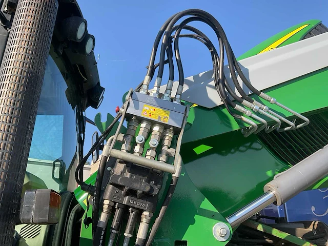 2002 john deere 6820 vierwielaangedreven landbouwtractor met voorlader - afbeelding 32 van  51