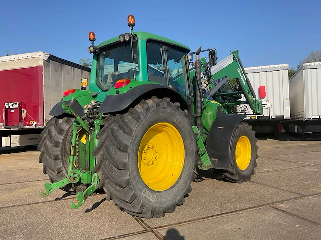 2002 john deere 6820 vierwielaangedreven landbouwtractor met voorlader - afbeelding 23 van  51