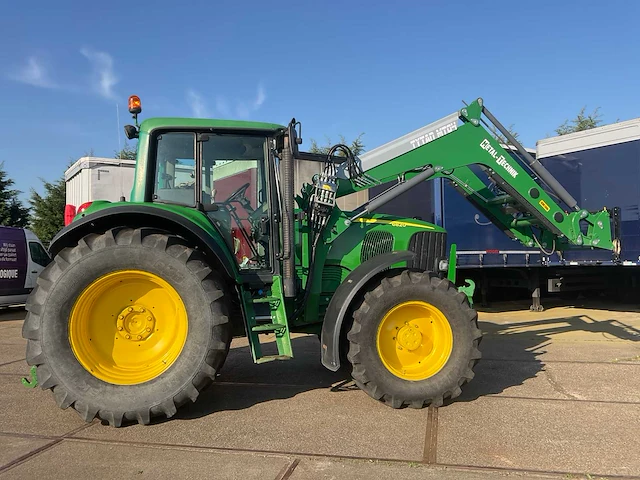 2002 john deere 6820 vierwielaangedreven landbouwtractor met voorlader - afbeelding 45 van  51