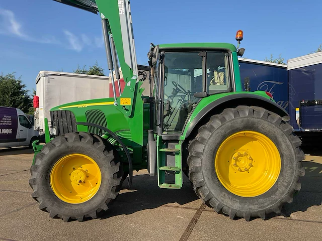 2002 john deere 6820 vierwielaangedreven landbouwtractor met voorlader - afbeelding 48 van  51