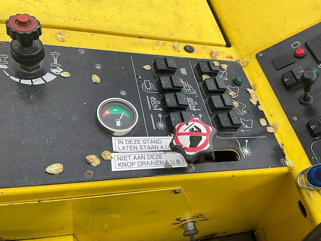 2002 kärcher kmr 1700d zelfrijdende veegmachine - afbeelding 11 van  13
