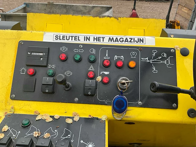 2002 kärcher kmr 1700d zelfrijdende veegmachine - afbeelding 12 van  13