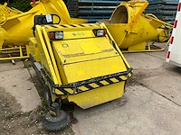 2002 kärcher kmr 1700d zelfrijdende veegmachine - afbeelding 2 van  13