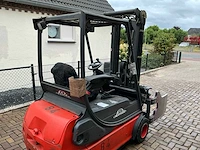 2002 linde e18 vorkheftruck met cascade balenklem - afbeelding 12 van  15