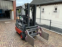 2002 linde e18 vorkheftruck met cascade balenklem - afbeelding 13 van  15