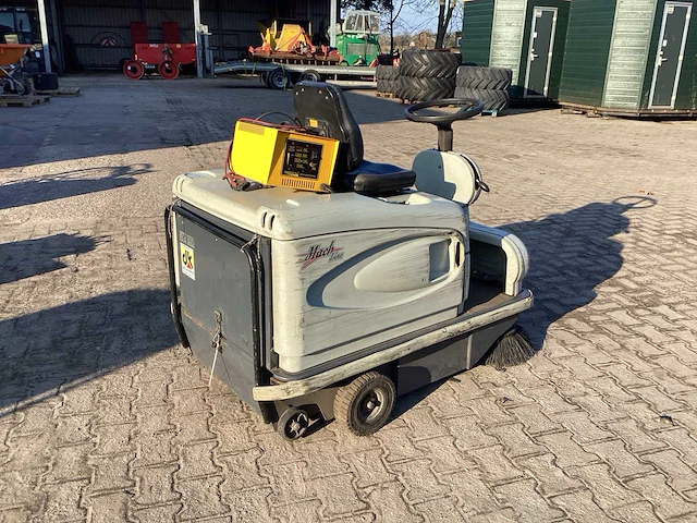 2002 mach line mach3 e zelfrijdende veegmachine - afbeelding 5 van  11