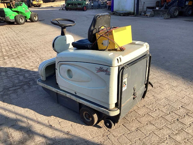 2002 mach line mach3 e zelfrijdende veegmachine - afbeelding 6 van  11