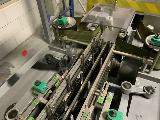 2002 marchesini ma 357 cosmetica verpakkingslijn - afbeelding 3 van  29