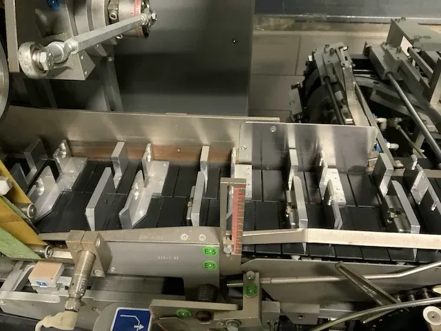2002 marchesini ma 357 cosmetica verpakkingslijn - afbeelding 8 van  29
