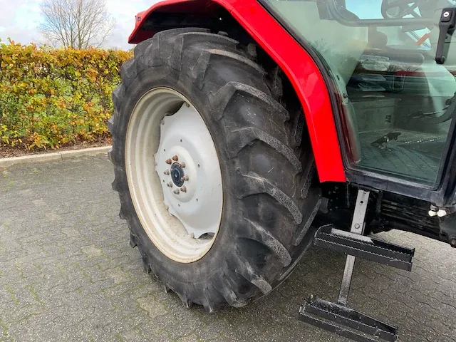 2002 massey ferguson 4355 powershuttle 24/24 vierwielaangedreven landbouwtractor - afbeelding 7 van  31