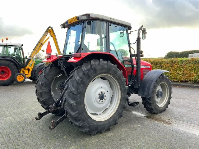 2002 massey ferguson 4355 powershuttle 24/24 vierwielaangedreven landbouwtractor - afbeelding 23 van  31