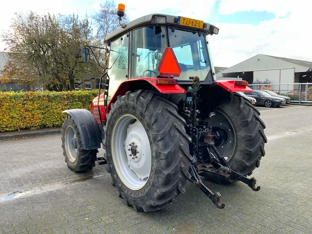2002 massey ferguson 4355 powershuttle 24/24 vierwielaangedreven landbouwtractor - afbeelding 26 van  31