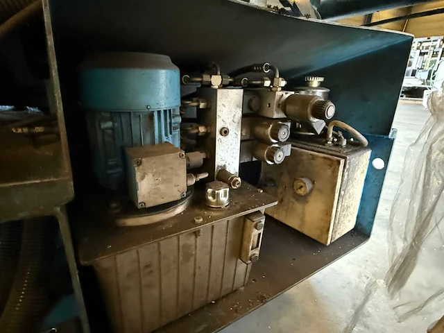2002 meba eco-line 335dg afkortcirkelzaagmachine - afbeelding 4 van  9