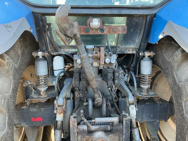 2002 new holland tm135 vierwielaangedreven landbouwtractor - afbeelding 5 van  40