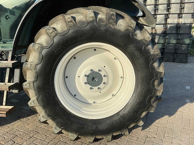 2002 new holland tm135 vierwielaangedreven landbouwtractor - afbeelding 16 van  40