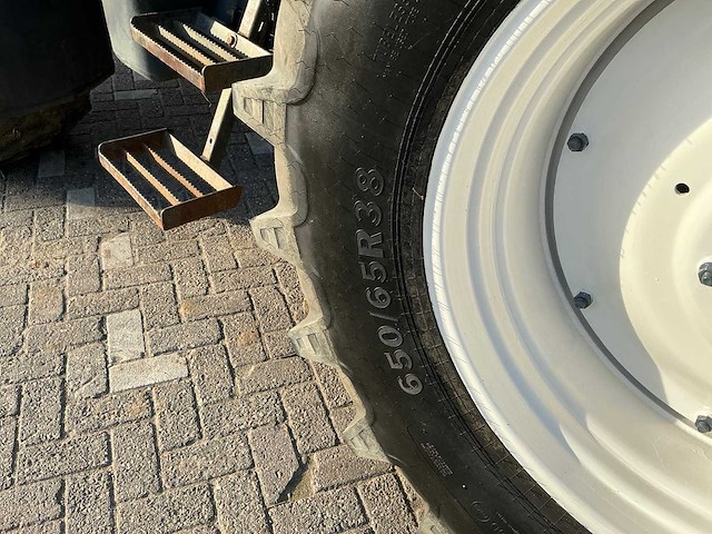 2002 new holland tm135 vierwielaangedreven landbouwtractor - afbeelding 17 van  40