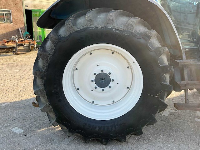 2002 new holland tm135 vierwielaangedreven landbouwtractor - afbeelding 18 van  40