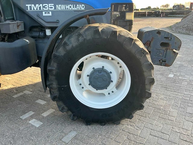 2002 new holland tm135 vierwielaangedreven landbouwtractor - afbeelding 20 van  40