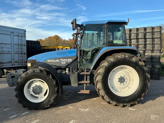 2002 new holland tm135 vierwielaangedreven landbouwtractor - afbeelding 12 van  40