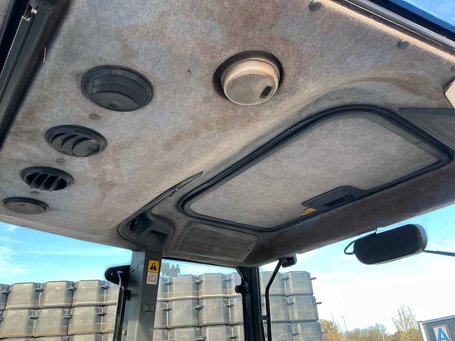 2002 new holland tm135 vierwielaangedreven landbouwtractor - afbeelding 24 van  40