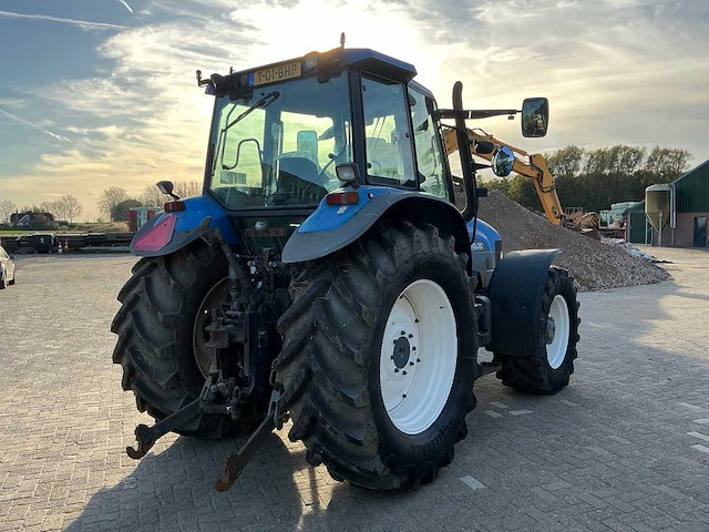 2002 new holland tm135 vierwielaangedreven landbouwtractor - afbeelding 36 van  40